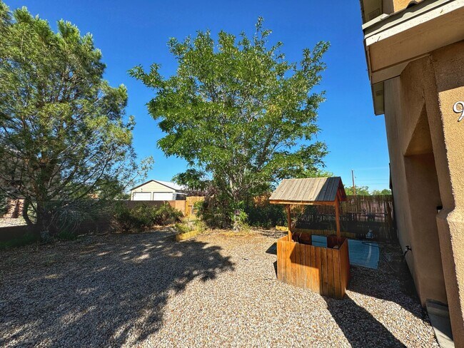 Building Photo - 9307 Vista Clara Loop NW