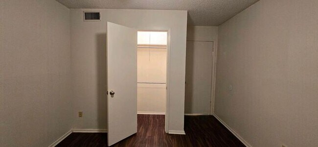 Building Photo - Charming 2-Bedroom Home for Rent – Comfortable & Convenient Living!