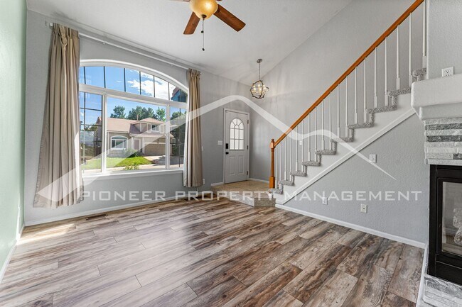 Building Photo - Stunning Home with Washer/Dryer and Central AC