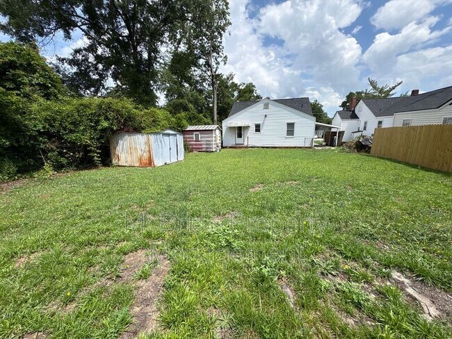 Building Photo - 1719 Kissingbower Rd