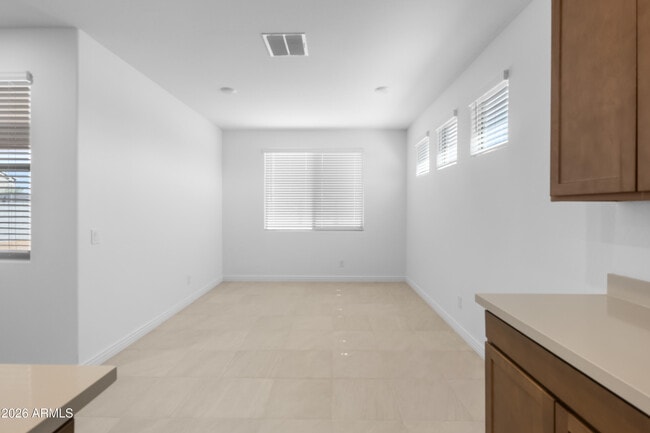 Building Photo - 14832 W Honeysuckle Dr