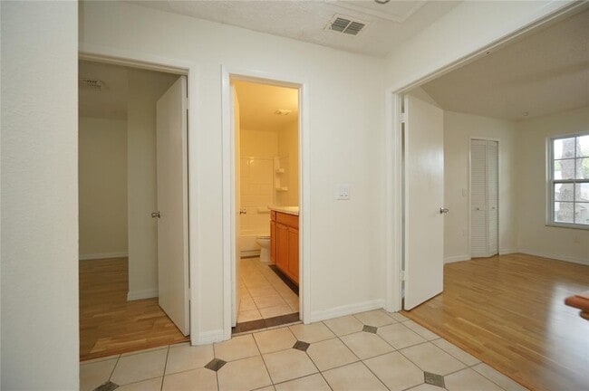 Building Photo - 7605 Glades Ct