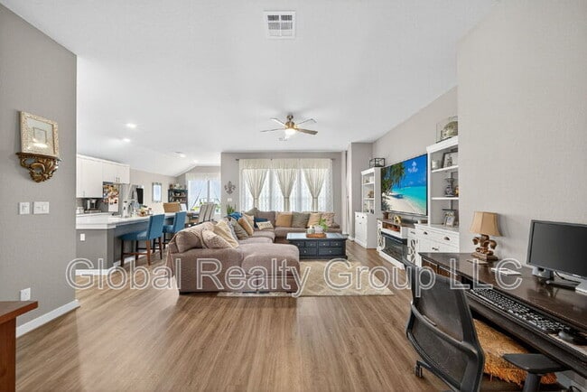 Building Photo - 2227 Quince Ave