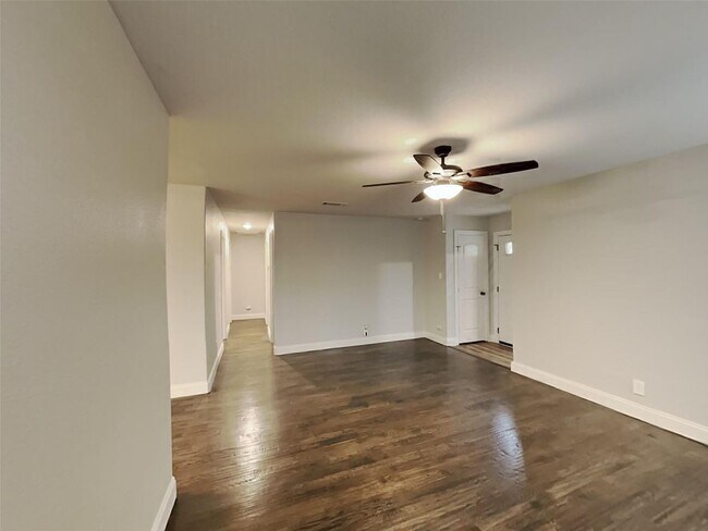 Building Photo - 3 BR/1.5BA | Renovated Single Family Home | 1-Car Garage | Gated backyard