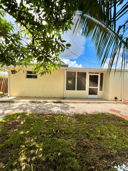 Building Photo - 7021 SW 19th Mnr