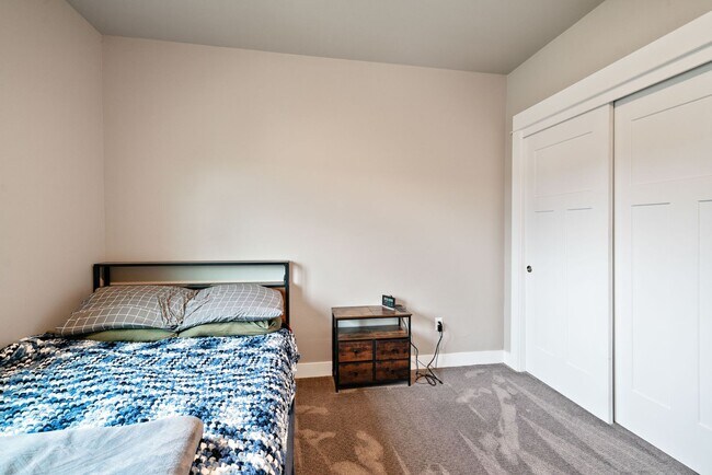 Building Photo - Modern 4-bedroom 3-bathroom Home