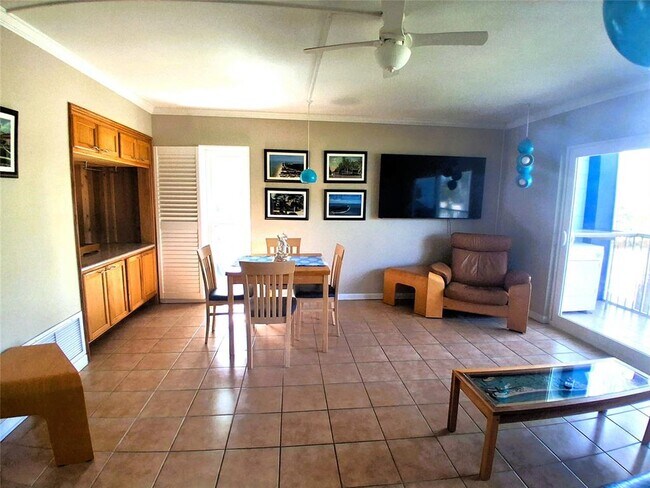 Building Photo - 2850 Gulf of Mexico Dr