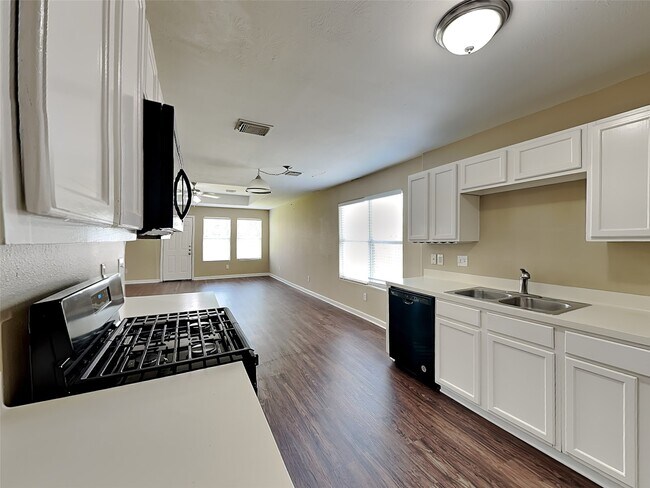Building Photo - 8915 Chisholm Wood Ln