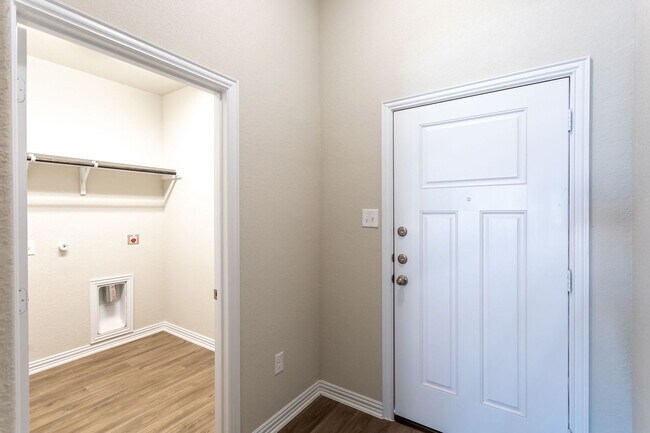 Building Photo - Luxury Duplex Near Randolph and Ft. Sam