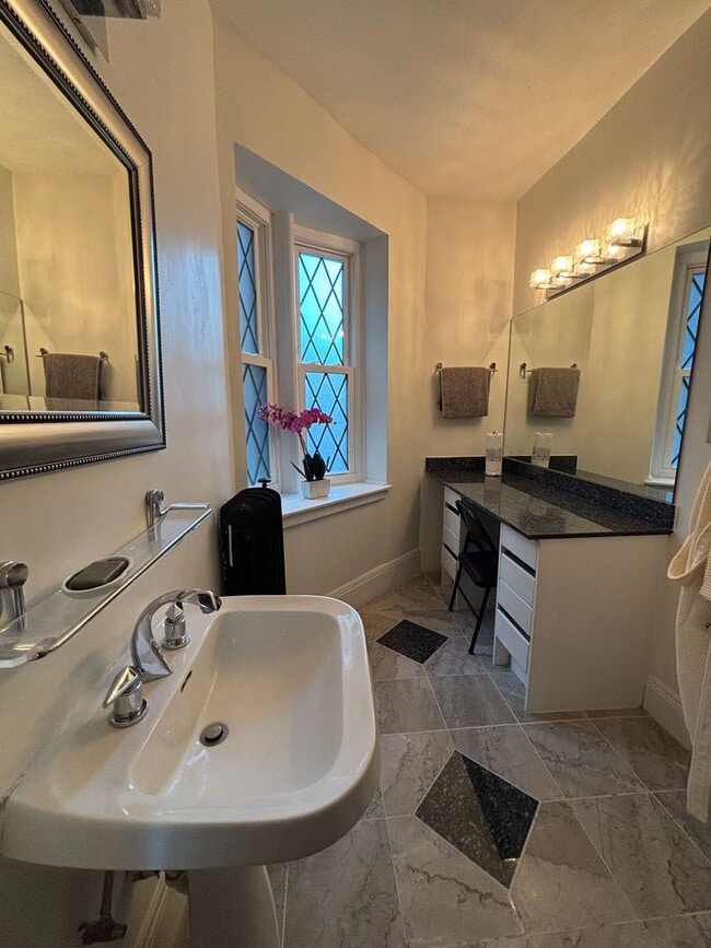 Building Photo - Vintage Beauty, Modern Living – Historic Condo Awaits!