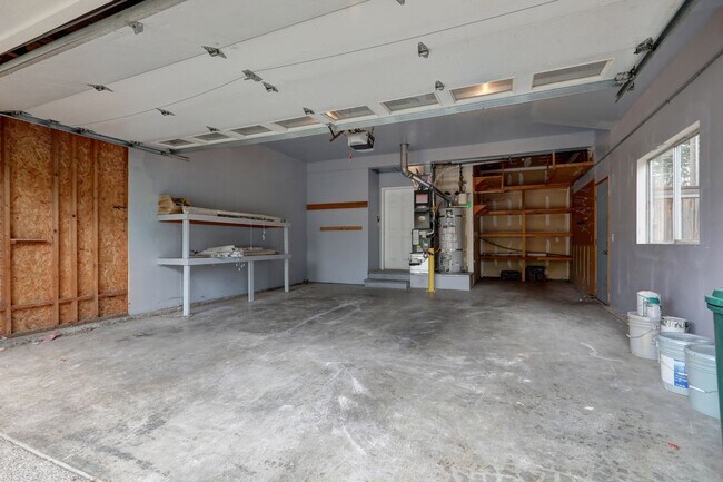 Building Photo - Beautiful 3bd, 2.5ba Home in Klahanie Available!