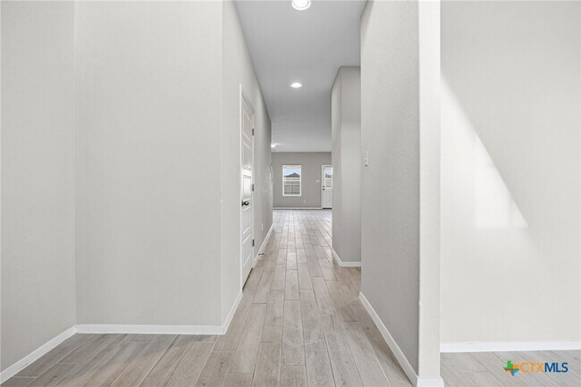 Building Photo - 251 Chesterfield Dr