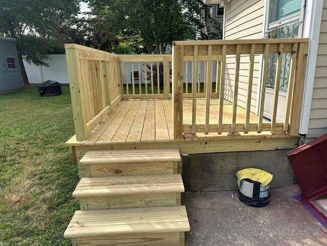 Building Photo - 31 Daggett St