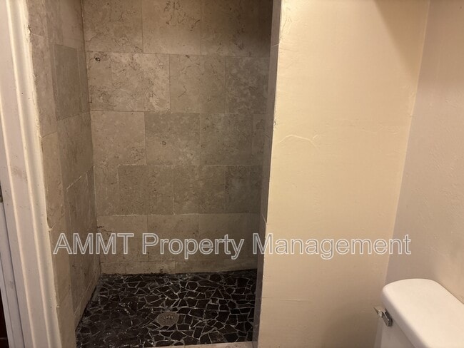 Building Photo - 145 E Main St