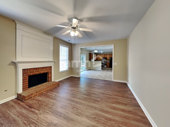 Building Photo - 9740 Lakemoore Cove