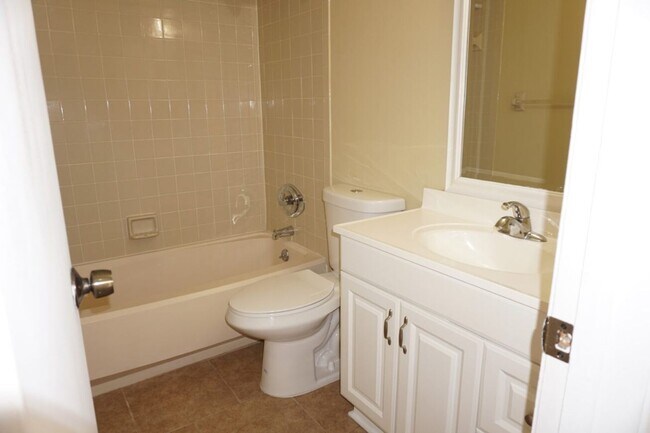 Building Photo - 2 bedroom 2 bath townhouse located need NS...