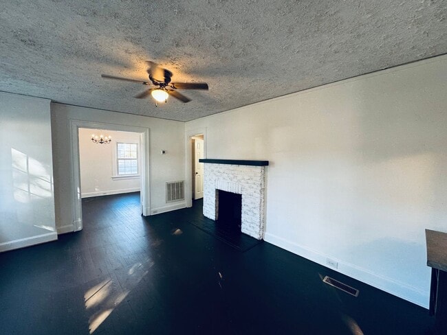 Building Photo - 1104 Toledo Ave