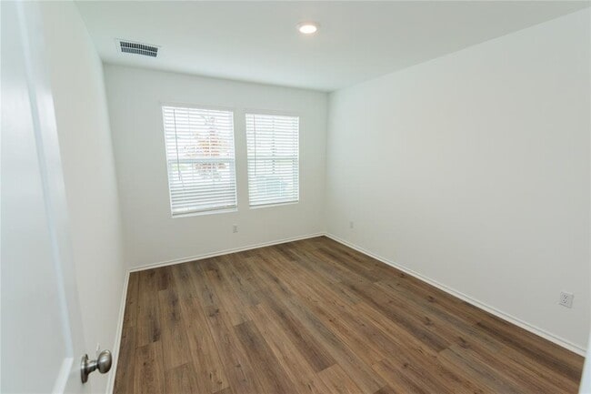 Building Photo - 116 The Ugly Wy