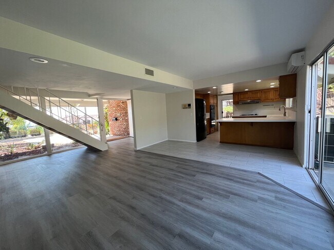 Building Photo - 4 Bed 3 Bath in Del Cerro