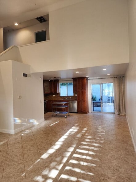 Building Photo - 360 N Pauline St