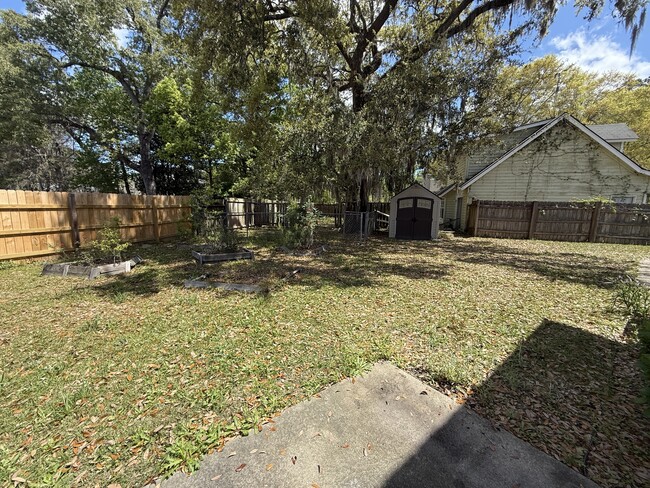 Building Photo - 36 Country Walk Dr