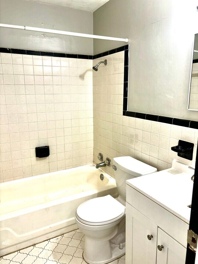 Building Photo - 3802 Parthenia Ave