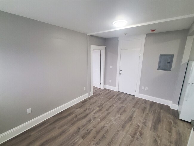 Building Photo - 738 Washington St