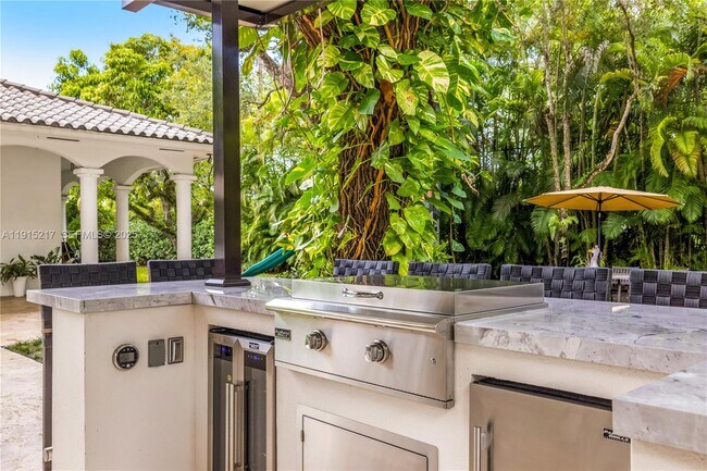 Building Photo - 8941 SW 65th Ct