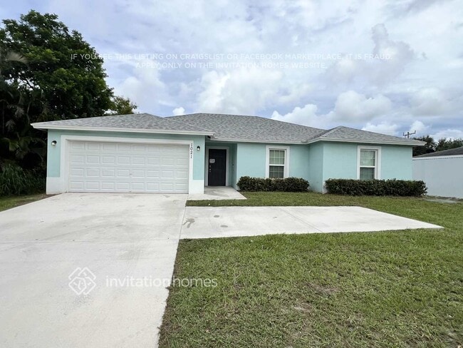 Building Photo - 1021 SE Airoso Blvd