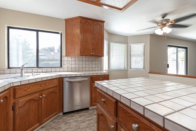 Building Photo - Two story home located near major shopping and restaurants!