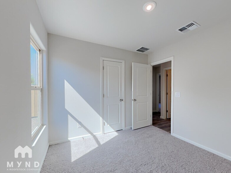 Building Photo - 246 S Picacho Heights Rd