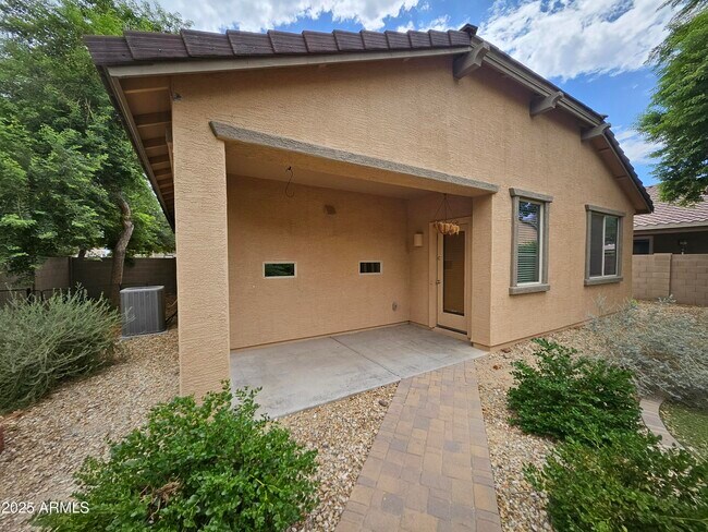 Building Photo - 7836 W Rock Springs Dr