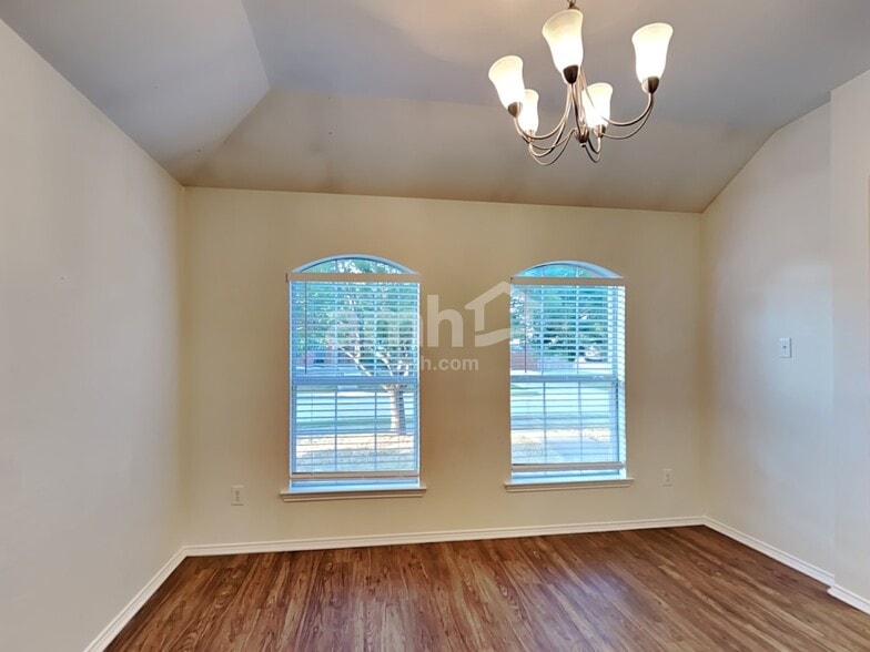 Building Photo - 3833 Pinebluff Ln