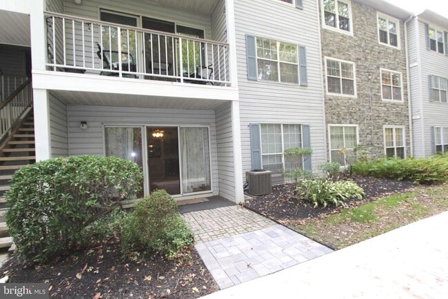 Building Photo - 83 Willow Ct