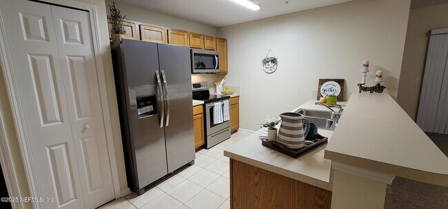 Building Photo - 6076 Maggies Cir