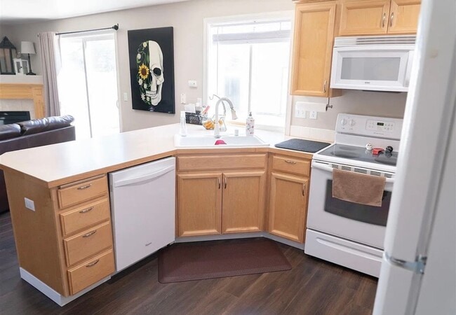 Building Photo - Spacious 4-Bedroom Home with Large Gated Yard Near Cheney & Spokane!