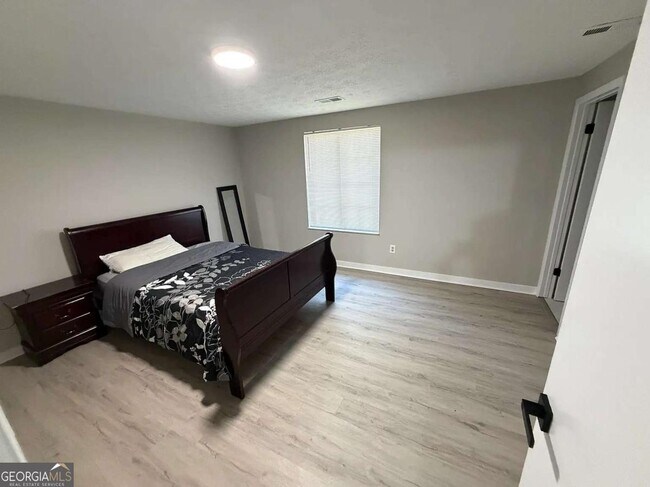 Building Photo - 418 Engle Dr