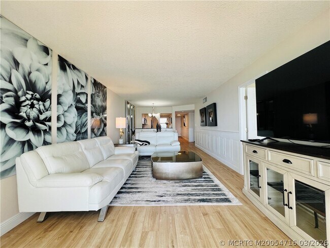 Building Photo - 10044 S Ocean Dr