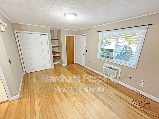 Building Photo - 118 Creekside Dr
