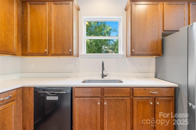 Building Photo - 5916 Mcdowell Run Dr