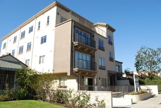 Building Photo - Holt Townhomes