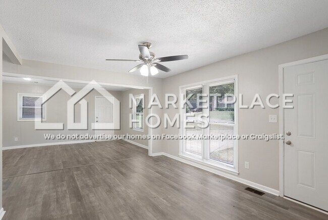 Building Photo - 8206 Huntington Dr