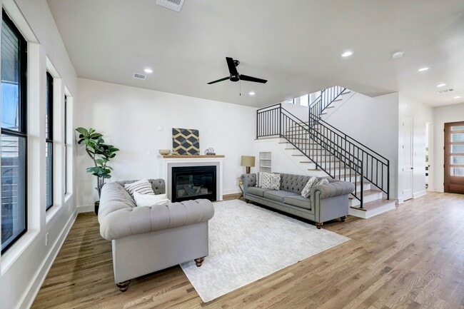 Building Photo - 4715 McKinney St