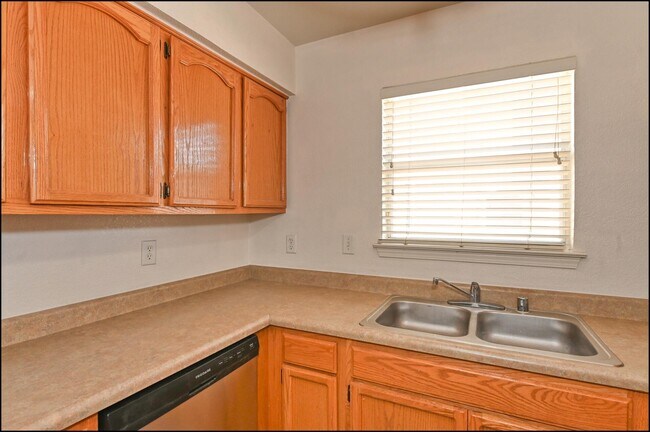 Building Photo - 648 Wind River Ave