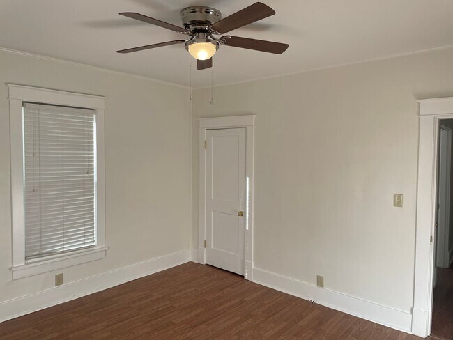Building Photo - Historic Home 3BR / 2BA Detached Garage, W...