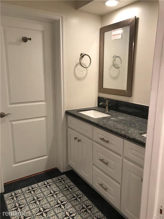 Building Photo - 2337 Palos Verdes Dr W