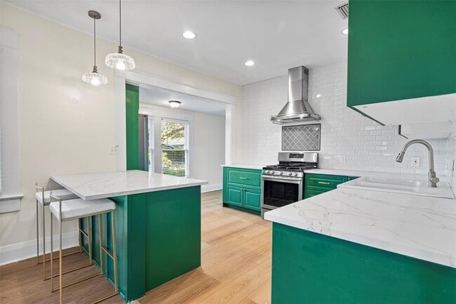 Building Photo - 5709 N Suwanee Ave