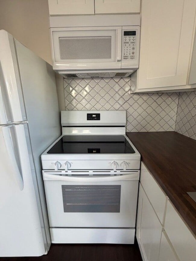 Building Photo - 11432 Hadley St