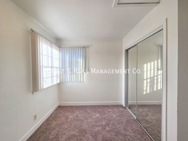 Building Photo - 244 1/2 E. 56th St.-