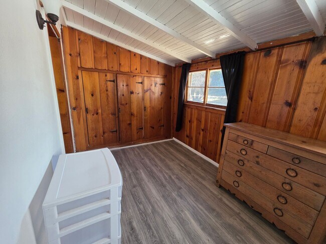 Building Photo - MOVE-IN SPECIAL!! Get 50% off your first m...